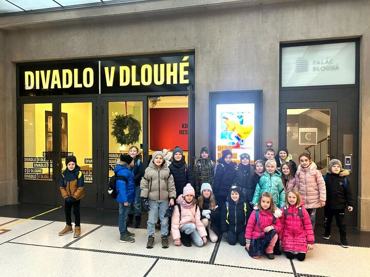 Divadlo v Dlouhé
